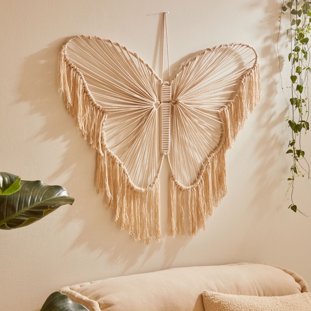 ISO UO BUTTERFLY MACRAME WALL HANGING - Picture 2 of 2
